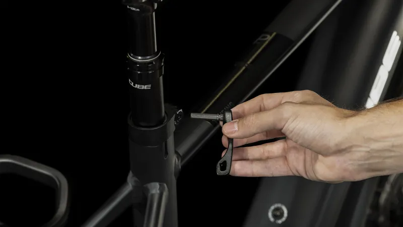 Cube Touring Hybrid Pro 625 EX-HIRE Electric Bike in Black-4